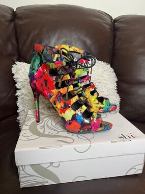 Shi by JOURNEYS Multicolor Floral Lace-Up Stiletto Sandal